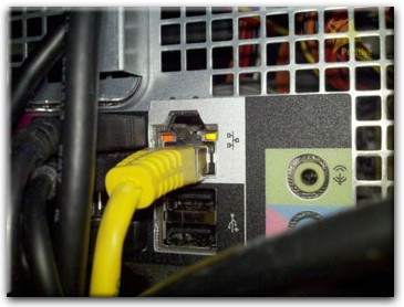 Подключение сетевого кабеля к компьютеру