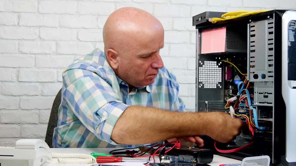 Мастер по ремонту компьютеров в Барнауле