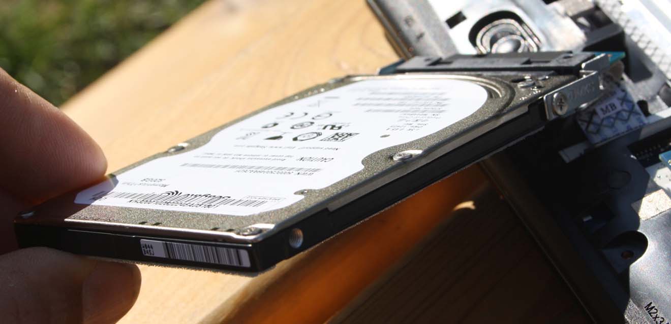 Замена жесткого диска на ноутбуке в Евпатории