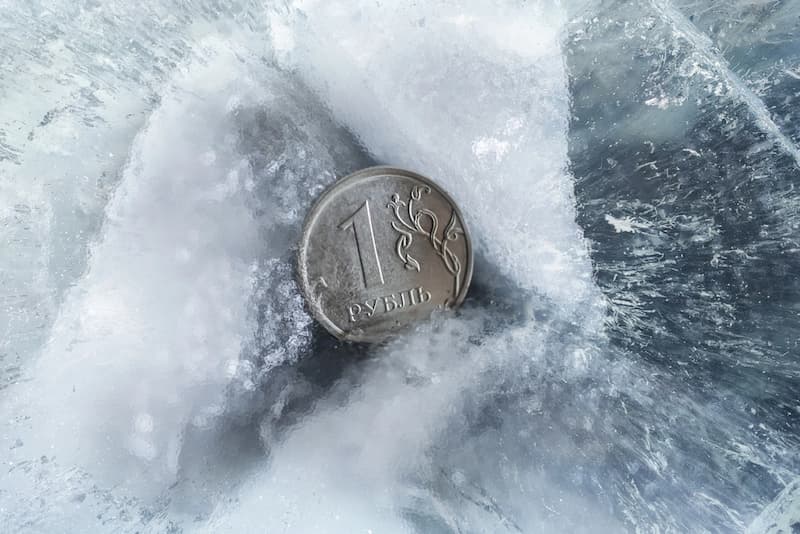 Банки начнут блокировать переводы